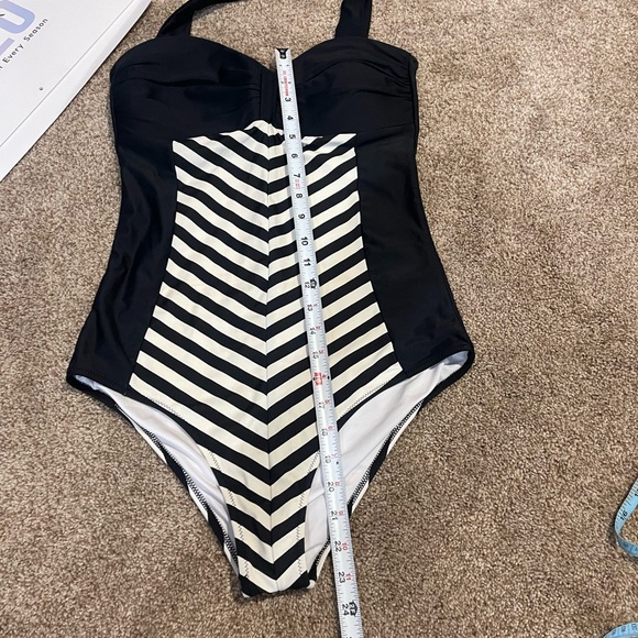 Cupshe Black One-Piece Swimsuit with Chevron Stripe Panel large Barbie - Picture 8 of 10